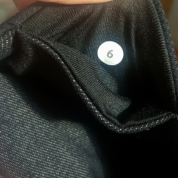 Lululemon yoga pants size 6 with pockets - Picture 7 of 7